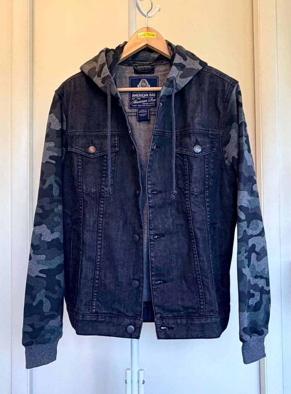 American Rag Mens Camo Denim Trucker Jacket Deep Black  Size Large